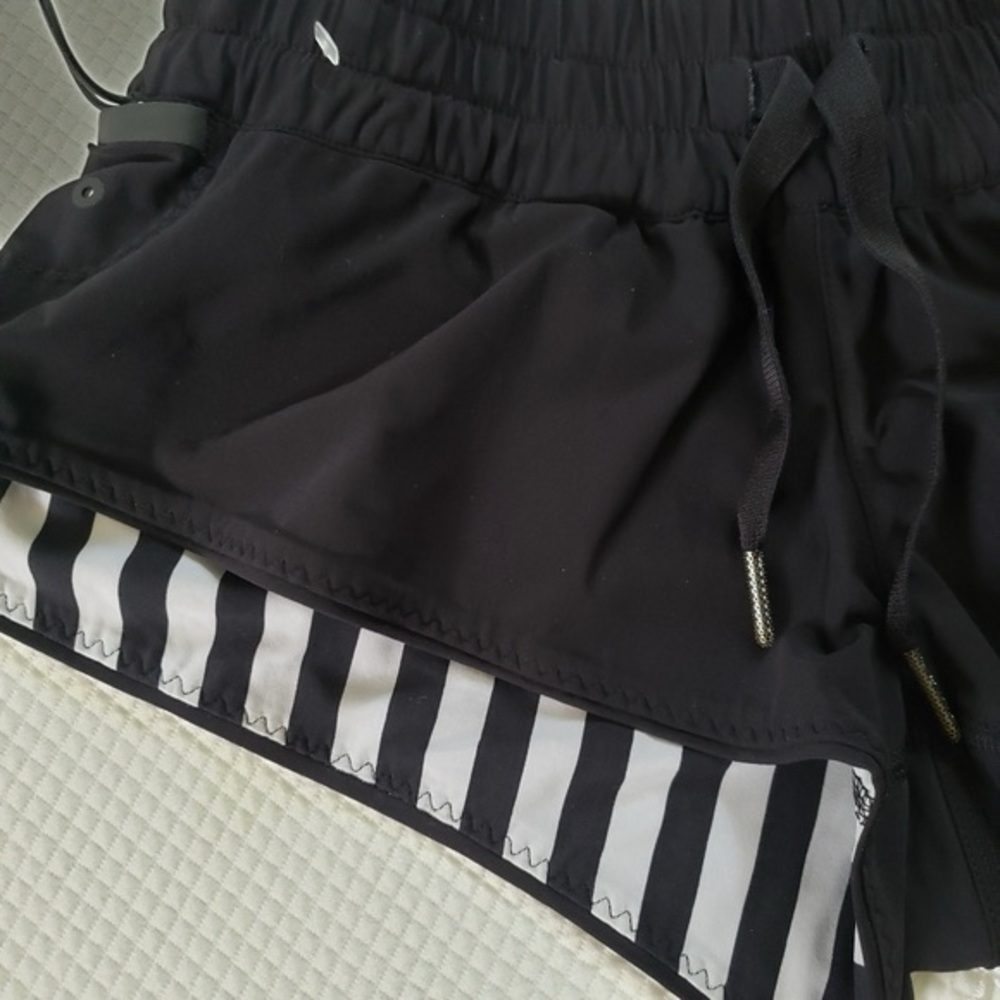Lululemon Reversible Shanti Surf Short Sz 4 - Picture 6 of 8